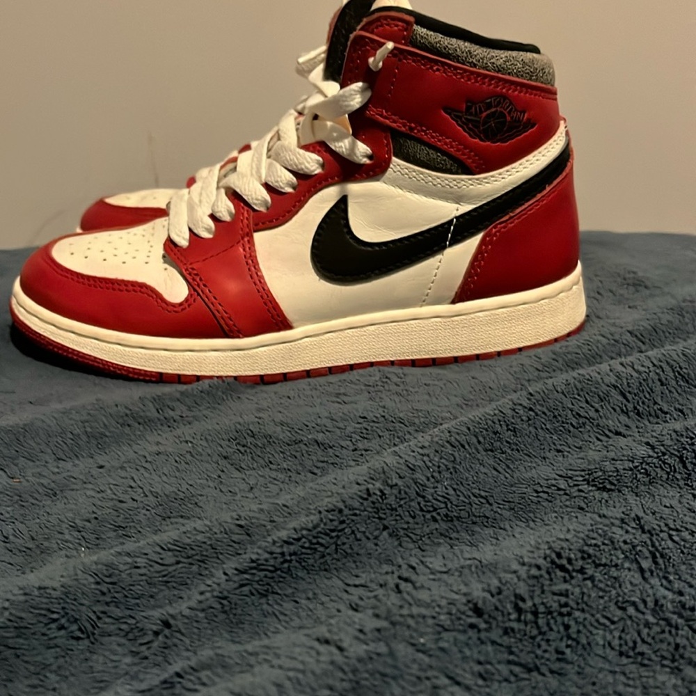 Size 4 Jordan 1 lost and founds. Used but great condition!